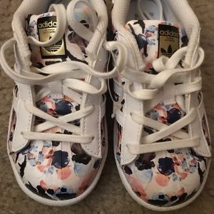 Girl Tropical Print Adida’s Size 9